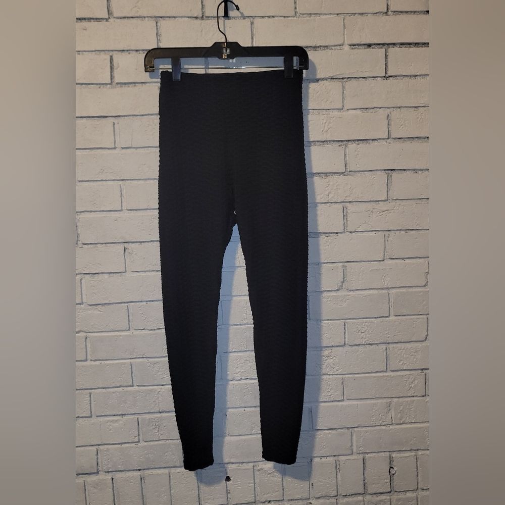 Black Textured High-Waist Scrunch Butt Leggings - Size Small (S)